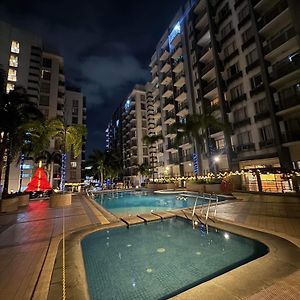 One Palm Tree Villas Studio W Fast Wifi, Across From Naia Terminal 3